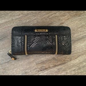 COPY - Michael Kors Wallet